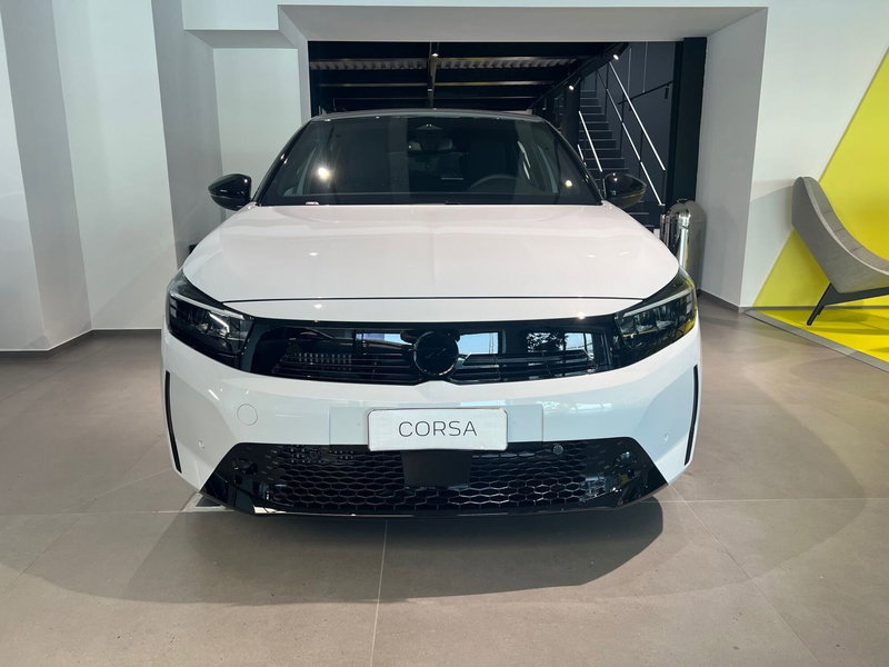 Opel Corsa nuova a Bari (2)