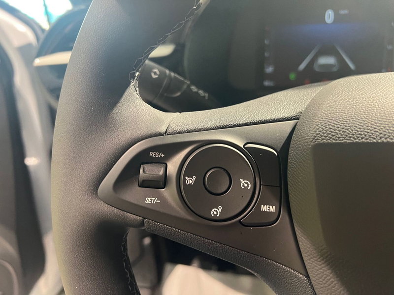 Opel Corsa nuova a Bari (20)