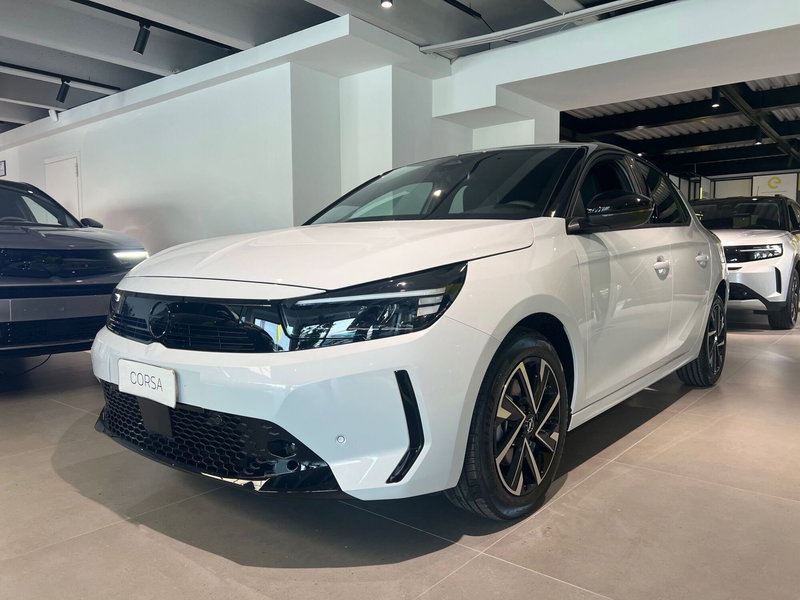 Opel Corsa nuova a Bari (3)