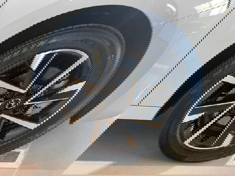 Opel Corsa nuova a Bari (4)