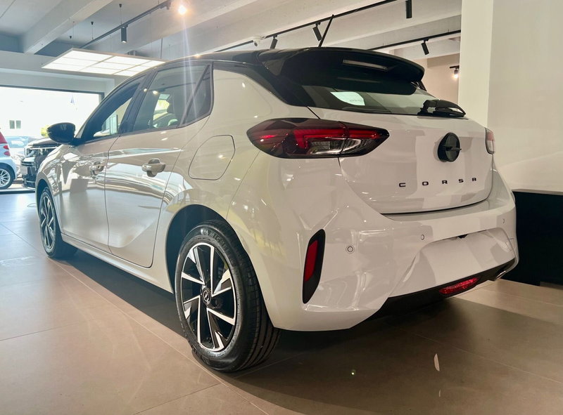 Opel Corsa nuova a Bari (7)