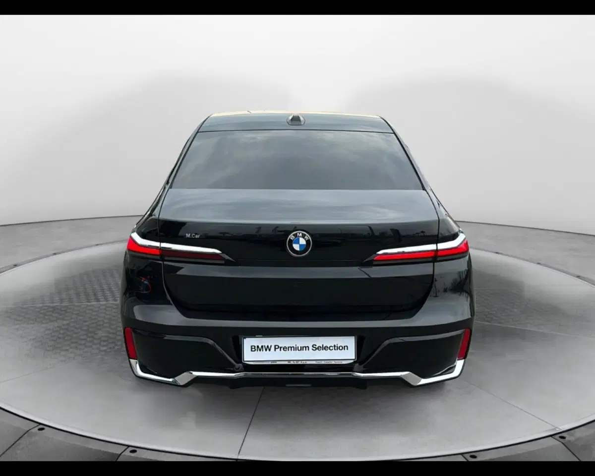 BMW Serie 7 usata a Caserta (7)