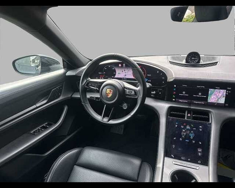 Porsche Taycan Sport Turismo usata a Roma (10)