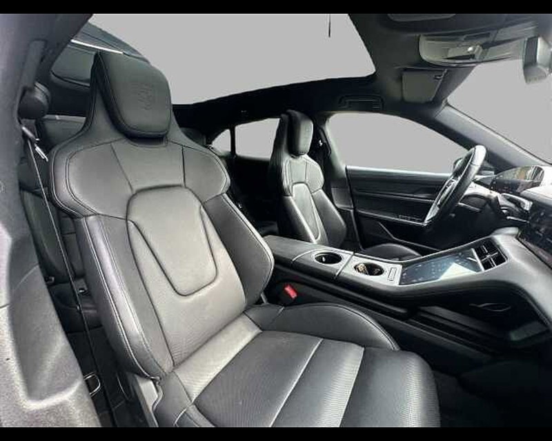 Porsche Taycan Sport Turismo usata a Roma (11)