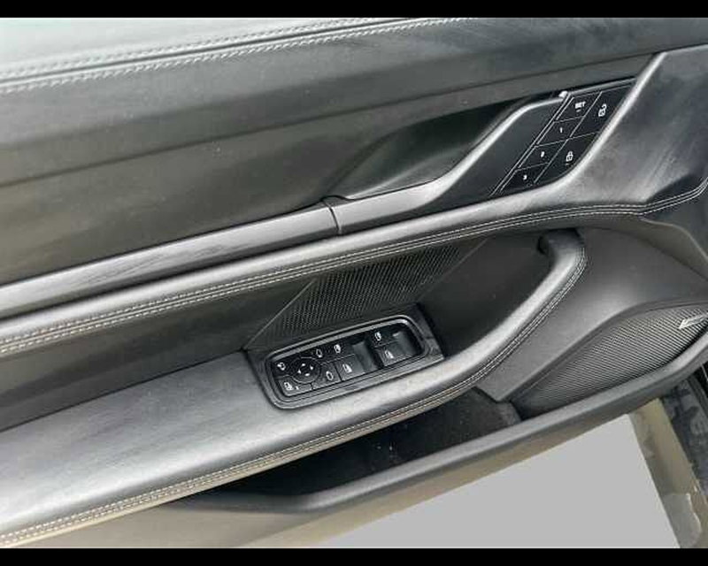 Porsche Taycan Sport Turismo usata a Roma (12)
