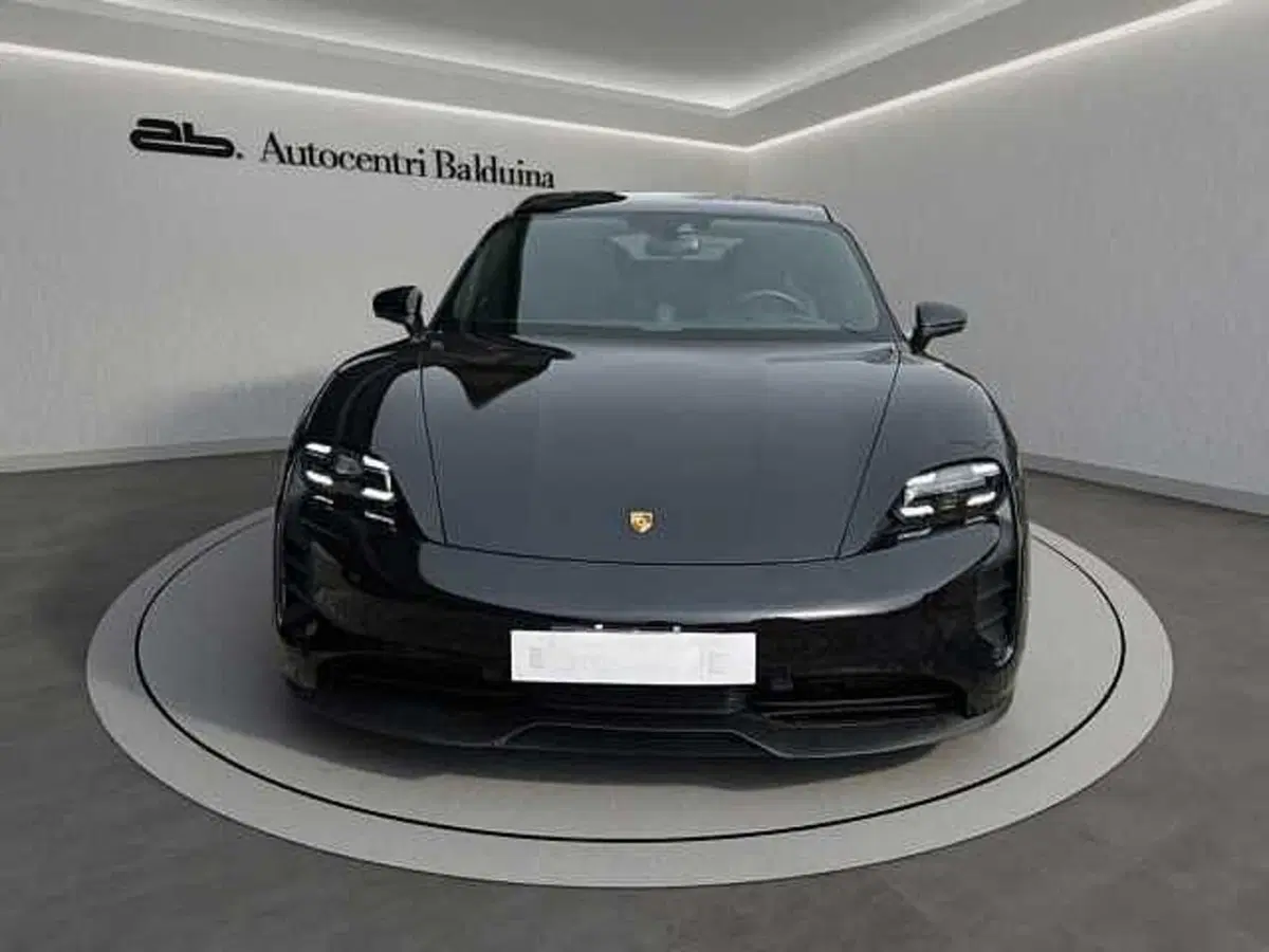Porsche Taycan Sport Turismo usata a Roma (2)