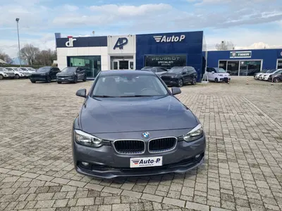 BMW Serie 3 318d Business Advantage aut. del 2016 usata a Lucca