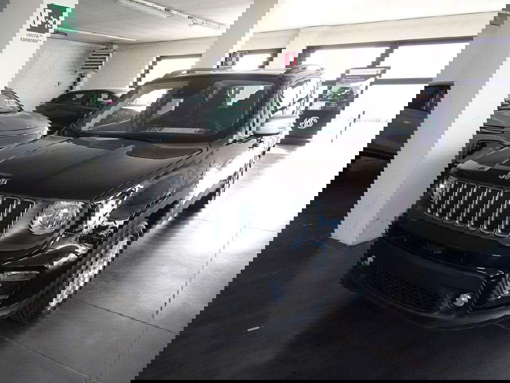 Jeep Renegade nuova a Lucca