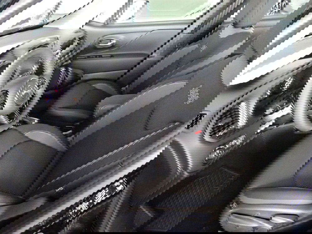 Jeep Renegade nuova a Lucca (10)