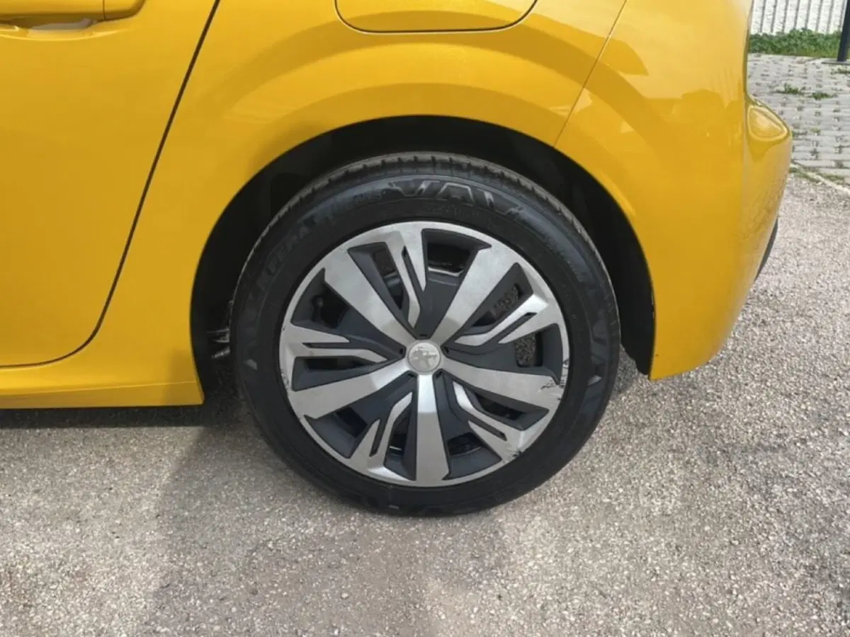 Peugeot 208 usata a Foggia (8)