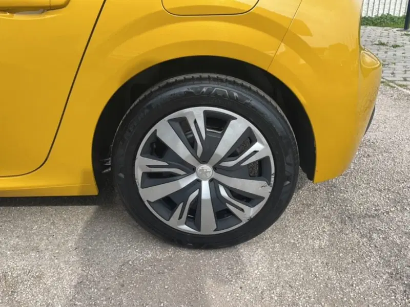 Peugeot 208 usata a Foggia (8)