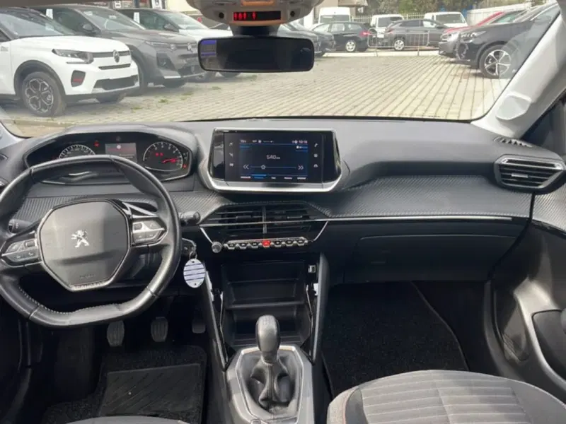 Peugeot 208 usata a Foggia (9)