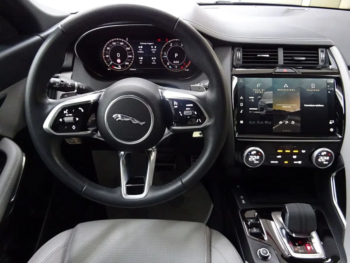 Jaguar E-Pace usata a Como (10)