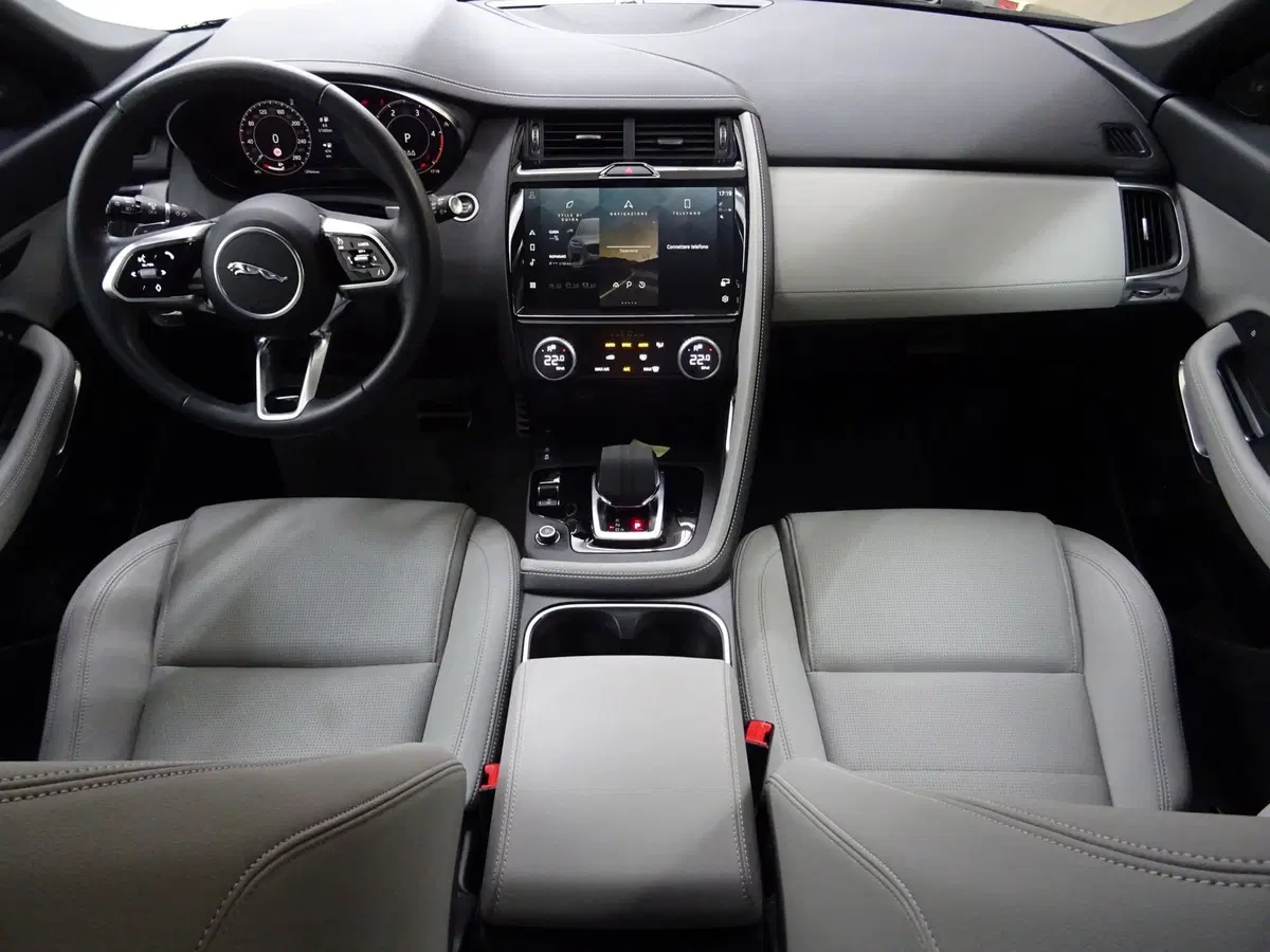 Jaguar E-Pace usata a Como (4)