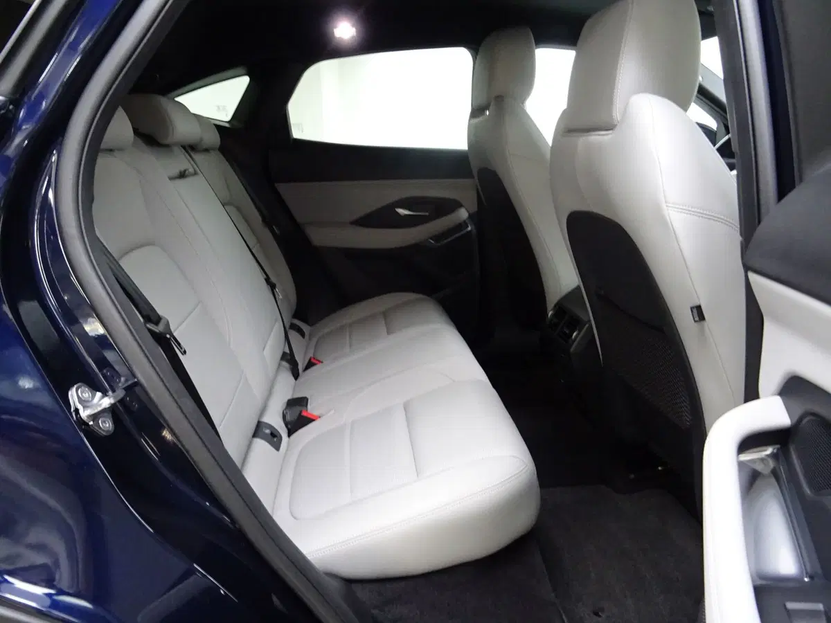 Jaguar E-Pace usata a Como (5)