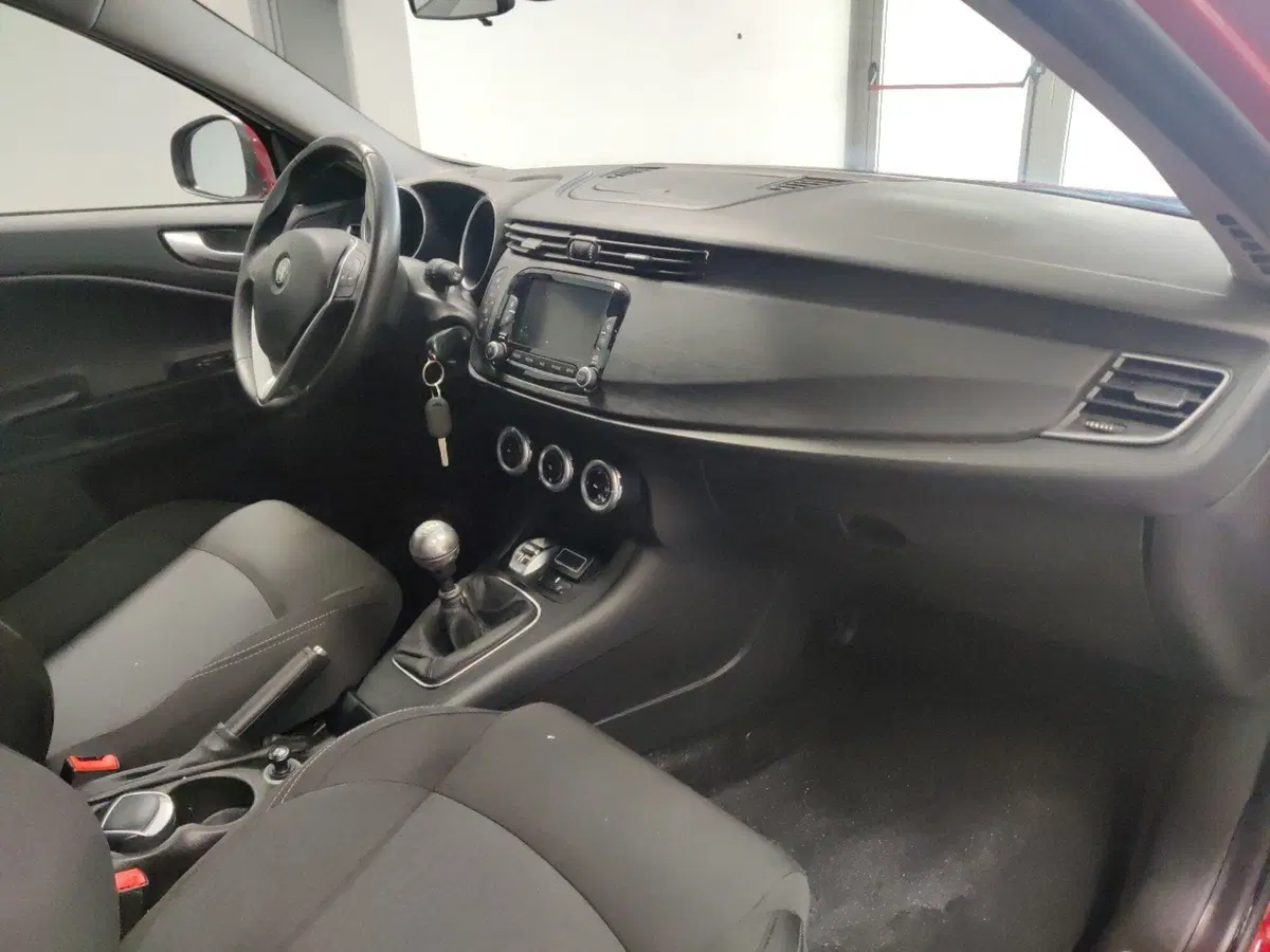 Alfa Romeo Giulietta usata a Arezzo (10)