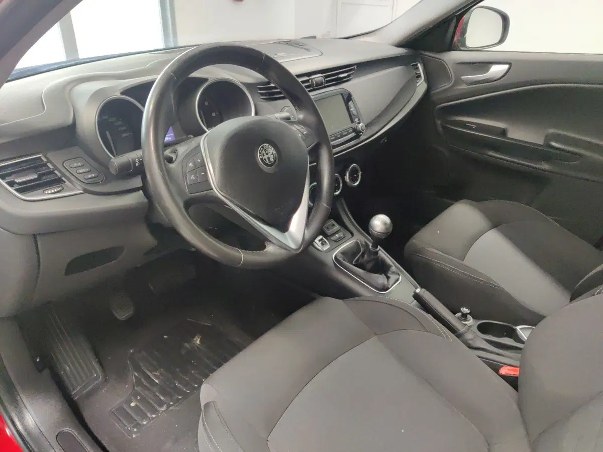 Alfa Romeo Giulietta usata a Arezzo (12)