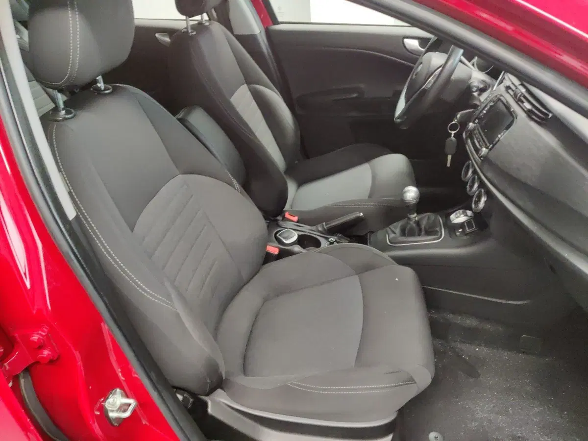 Alfa Romeo Giulietta usata a Arezzo (14)