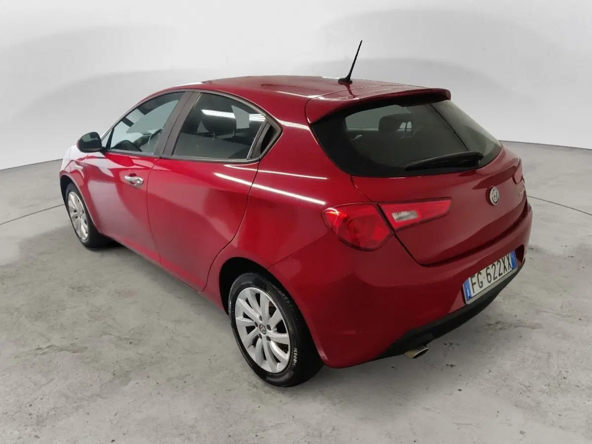 Alfa Romeo Giulietta usata a Arezzo (4)