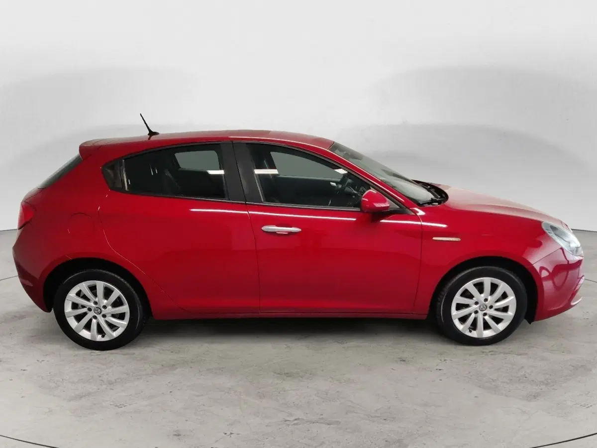 Alfa Romeo Giulietta usata a Arezzo (7)