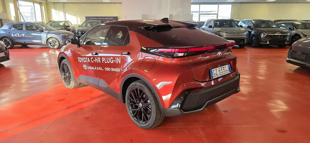 Toyota Toyota C-HR nuova a Messina (3)