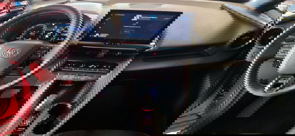 Toyota Toyota C-HR nuova a Messina (9)