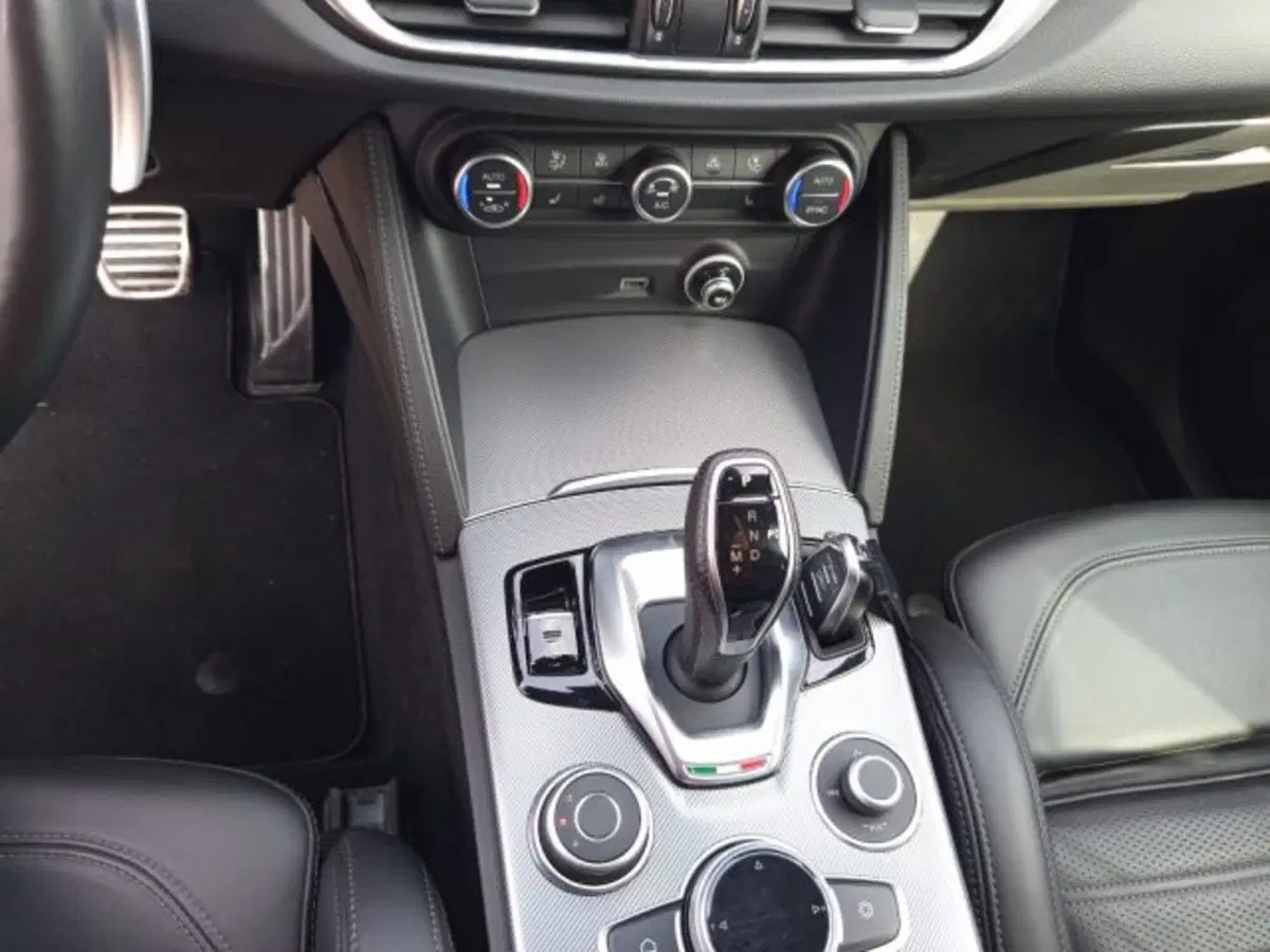 Alfa Romeo Stelvio usata a Frosinone (10)