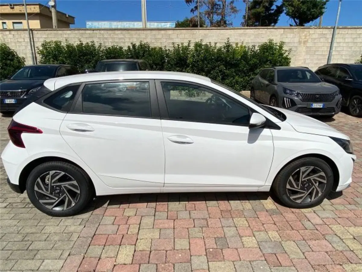 Hyundai i20 nuova a Bari (6)