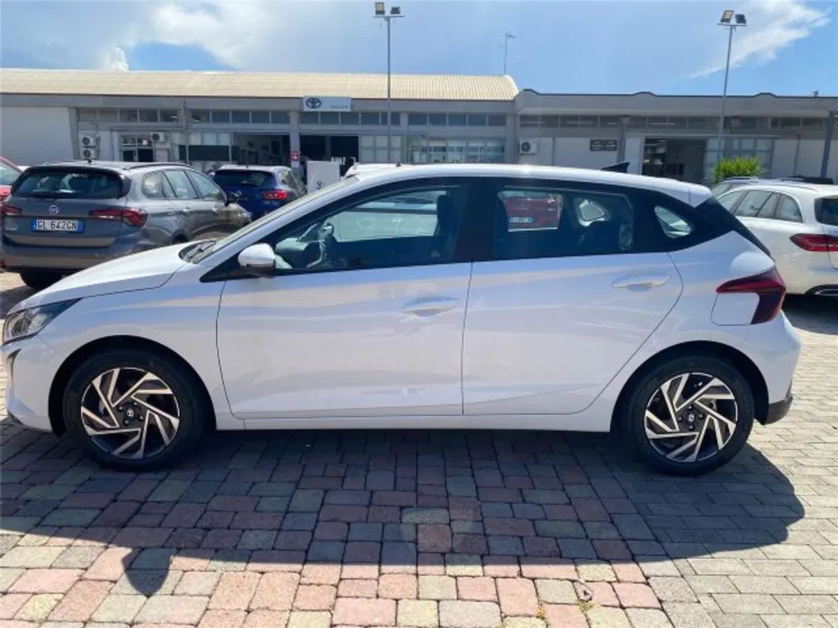 Hyundai i20 nuova a Bari (7)