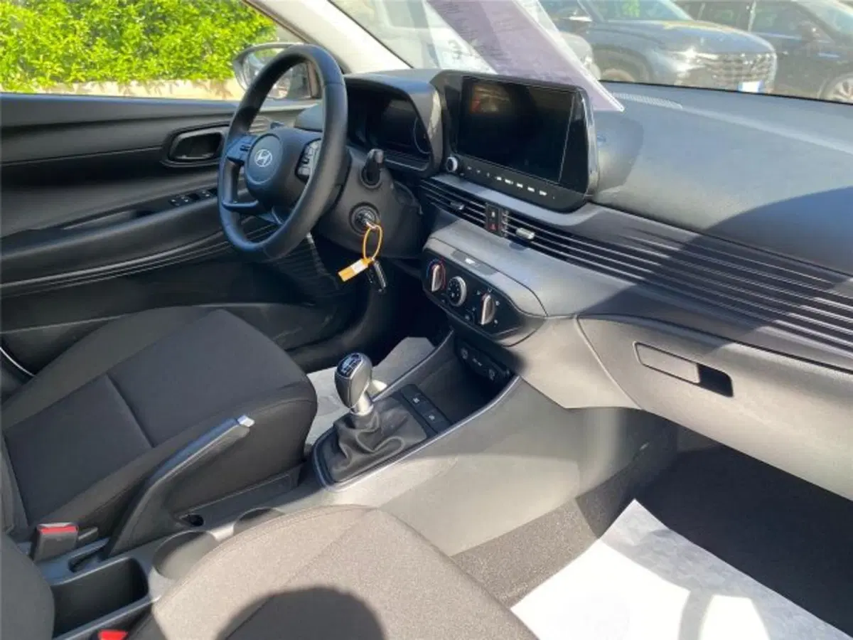 Hyundai i20 nuova a Bari (9)