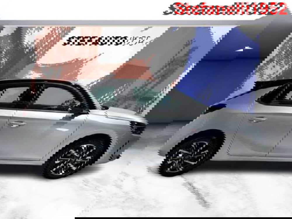 Opel Corsa nuova a Bologna (2)