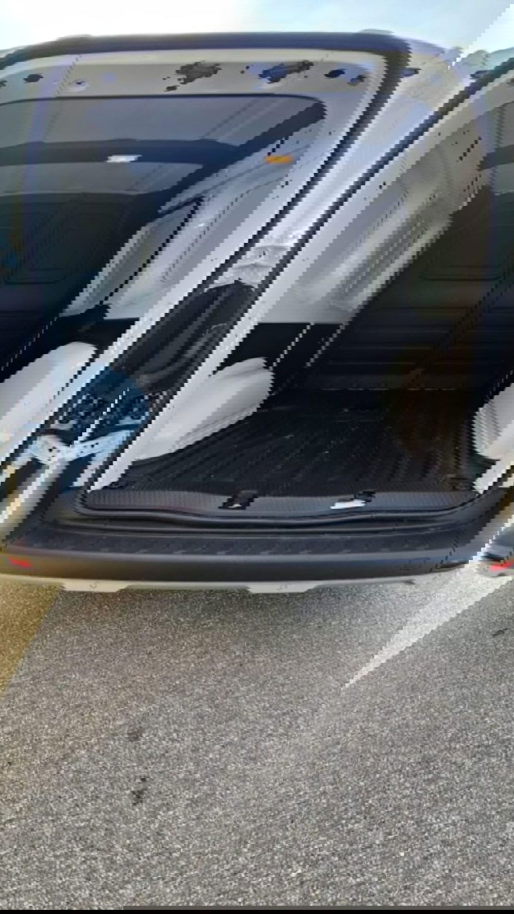 Nissan Townstar usata a Lucca (8)