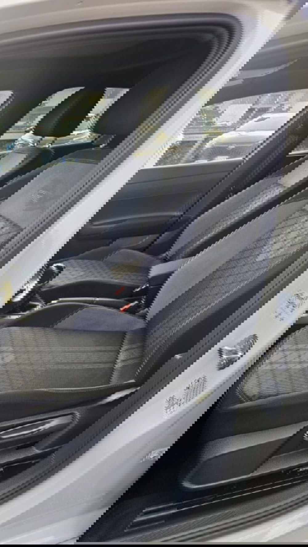 Volkswagen Taigo usata a Lucca (14)