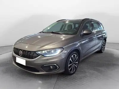 Fiat Tipo Station Wagon Tipo 1.6 Mjt S&amp;S SW Lounge del 2017 usata a Torino