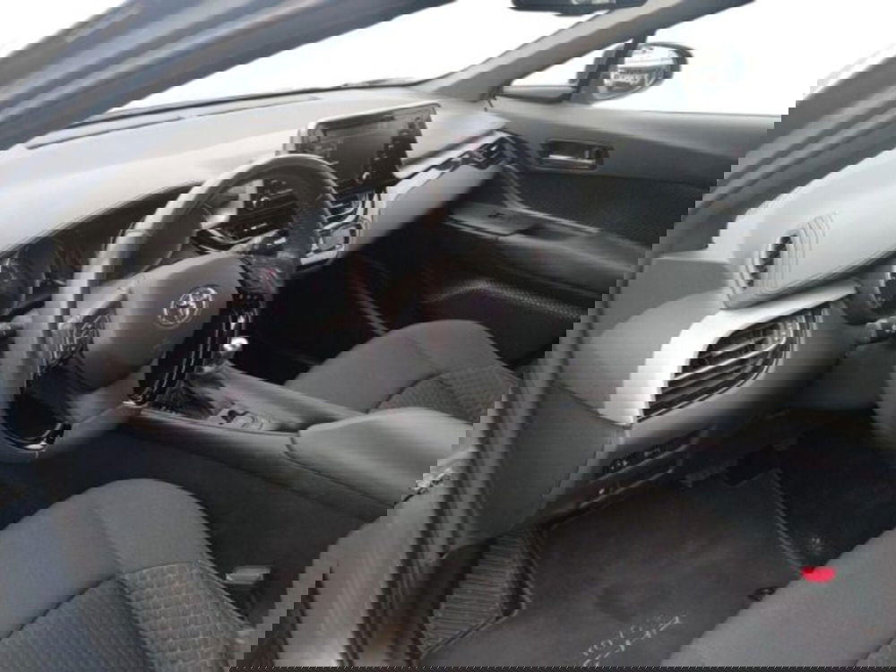 Toyota Toyota C-HR usata a Roma (7)