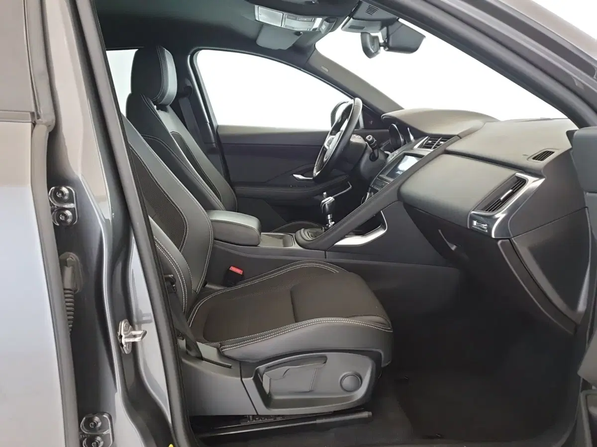 Jaguar E-Pace usata a Monza e Brianza (3)