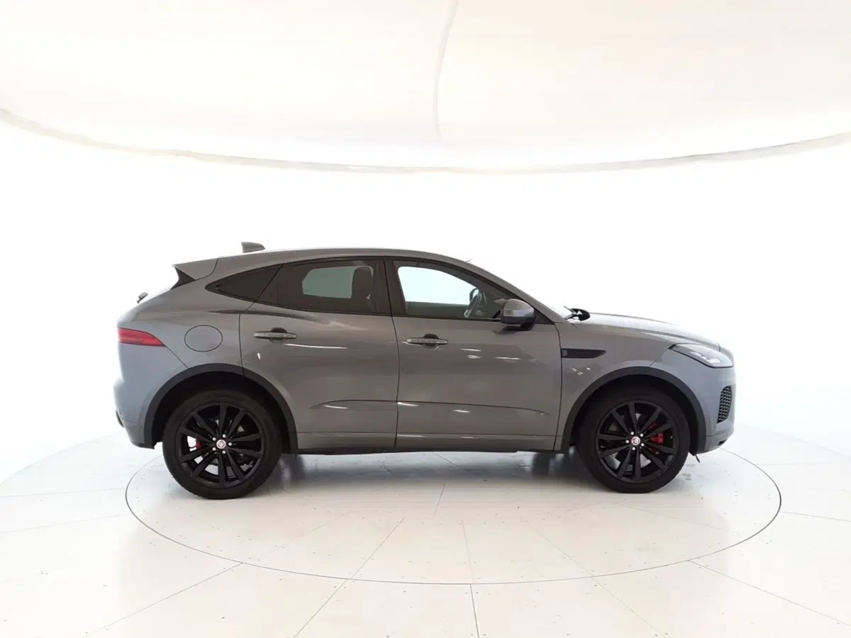 Jaguar E-Pace usata a Monza e Brianza (6)