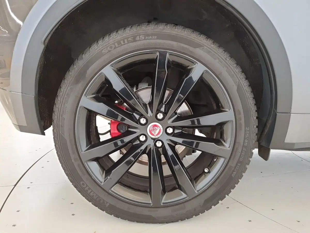 Jaguar E-Pace usata a Monza e Brianza (9)
