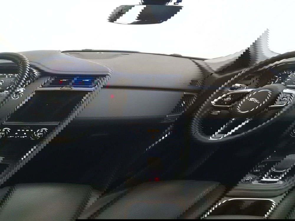 Jaguar E-Pace usata a Monza e Brianza (4)