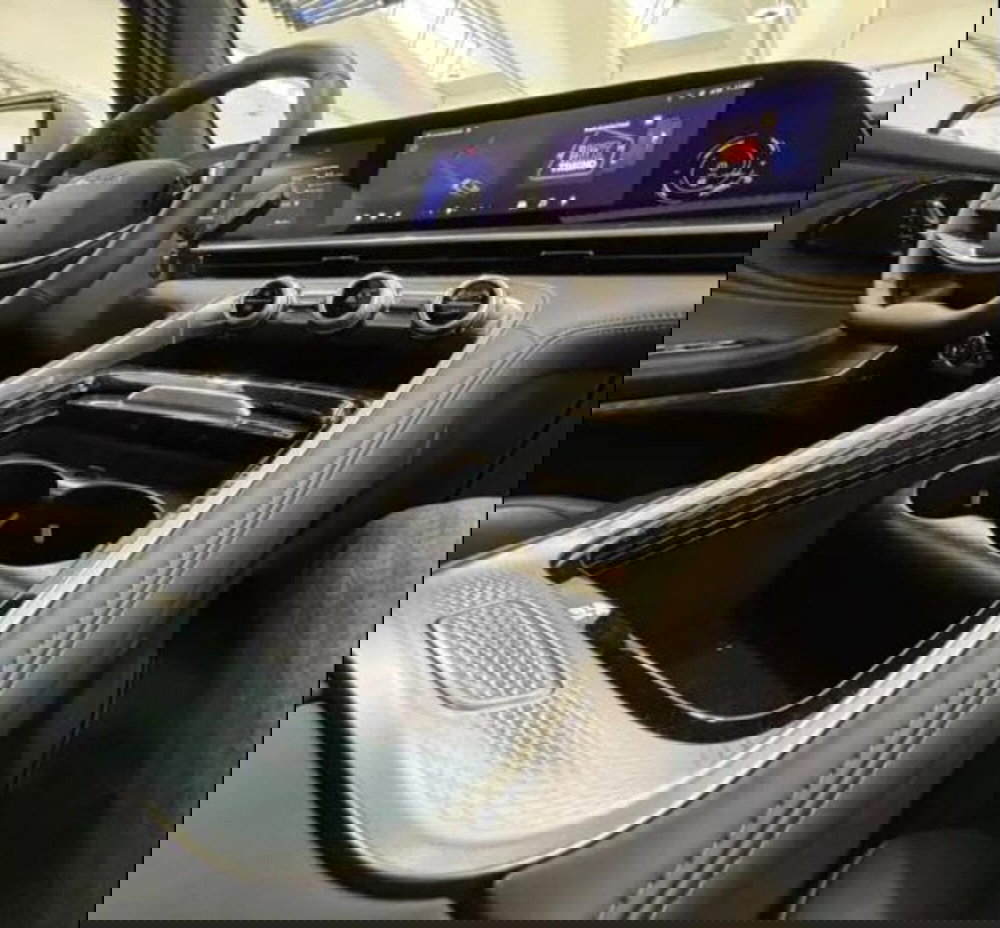 Omoda Omoda 9 SHS-P nuova a Bologna (11)