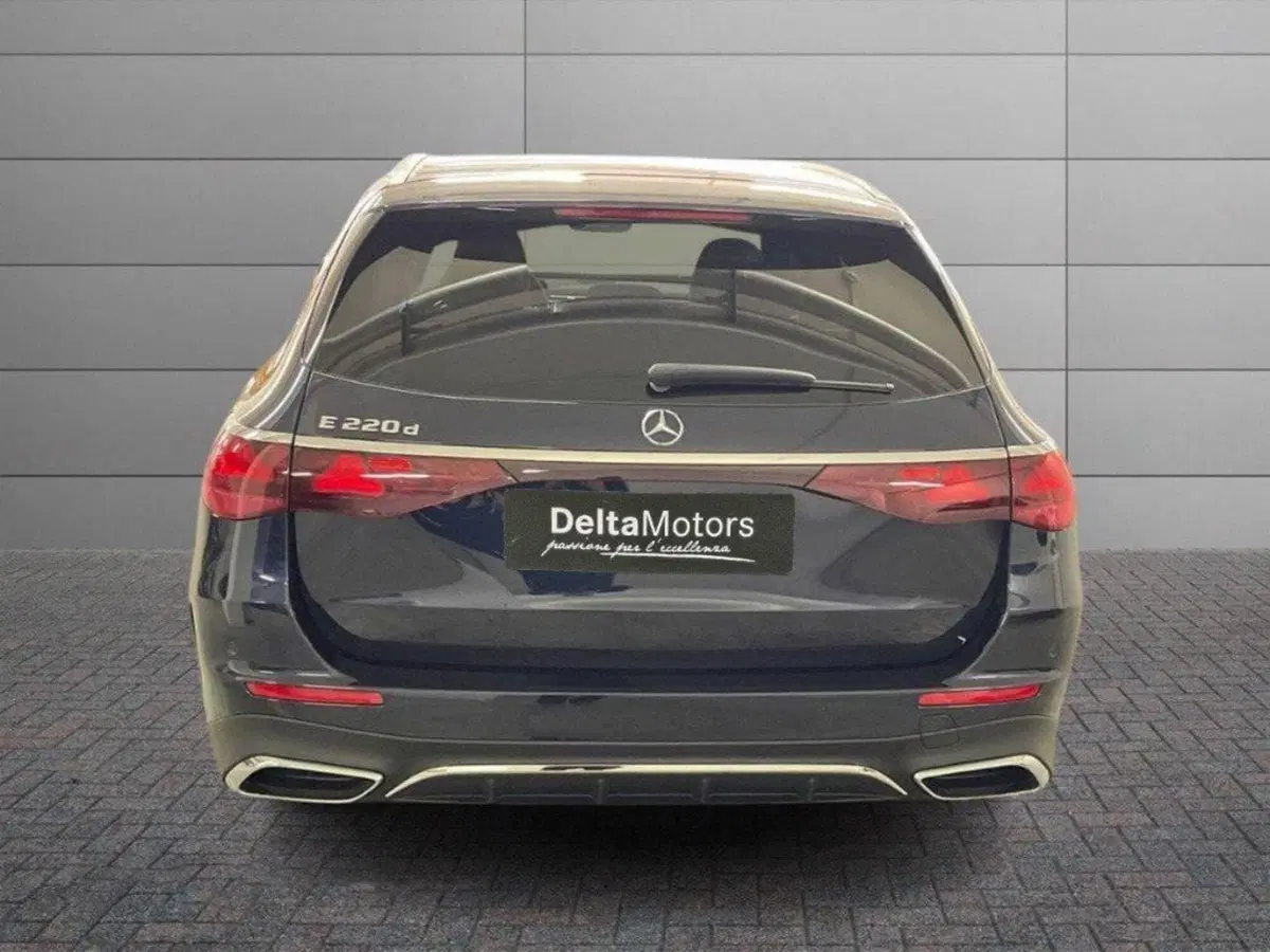 Mercedes-Benz Classe E Station Wagon nuova a Ancona (4)