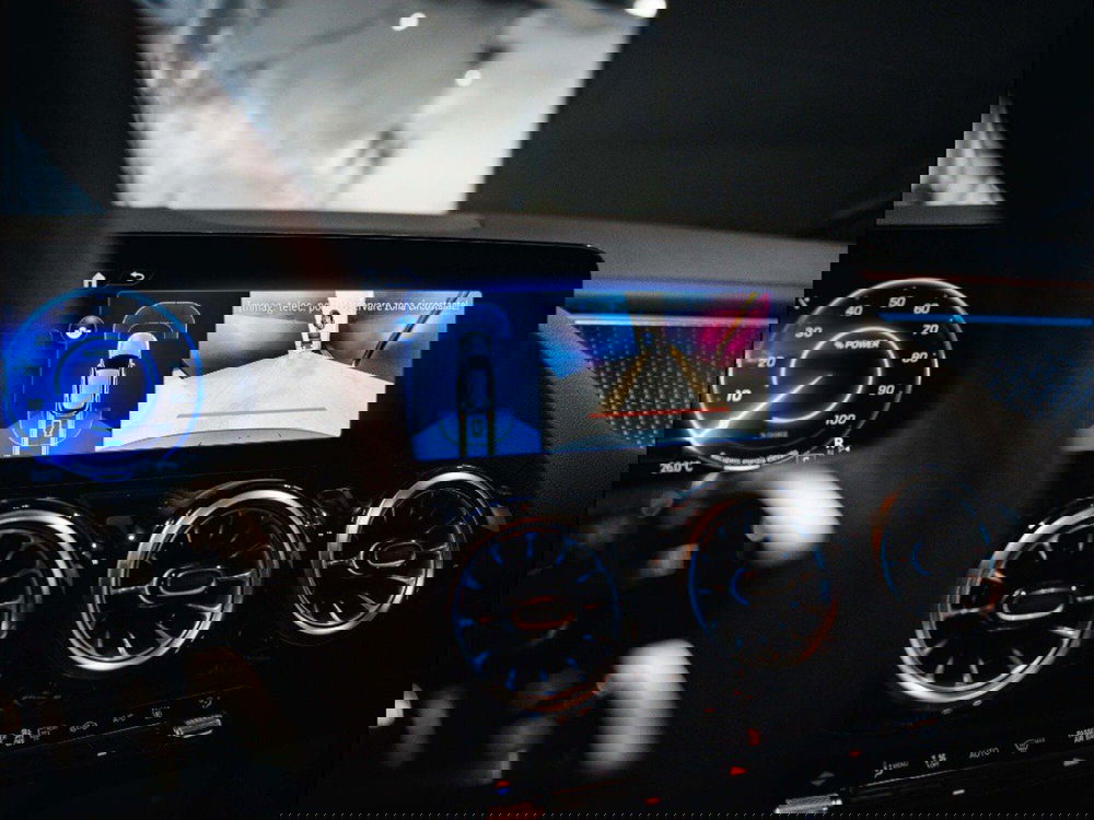 Mercedes-Benz EQA nuova a Ancona (15)