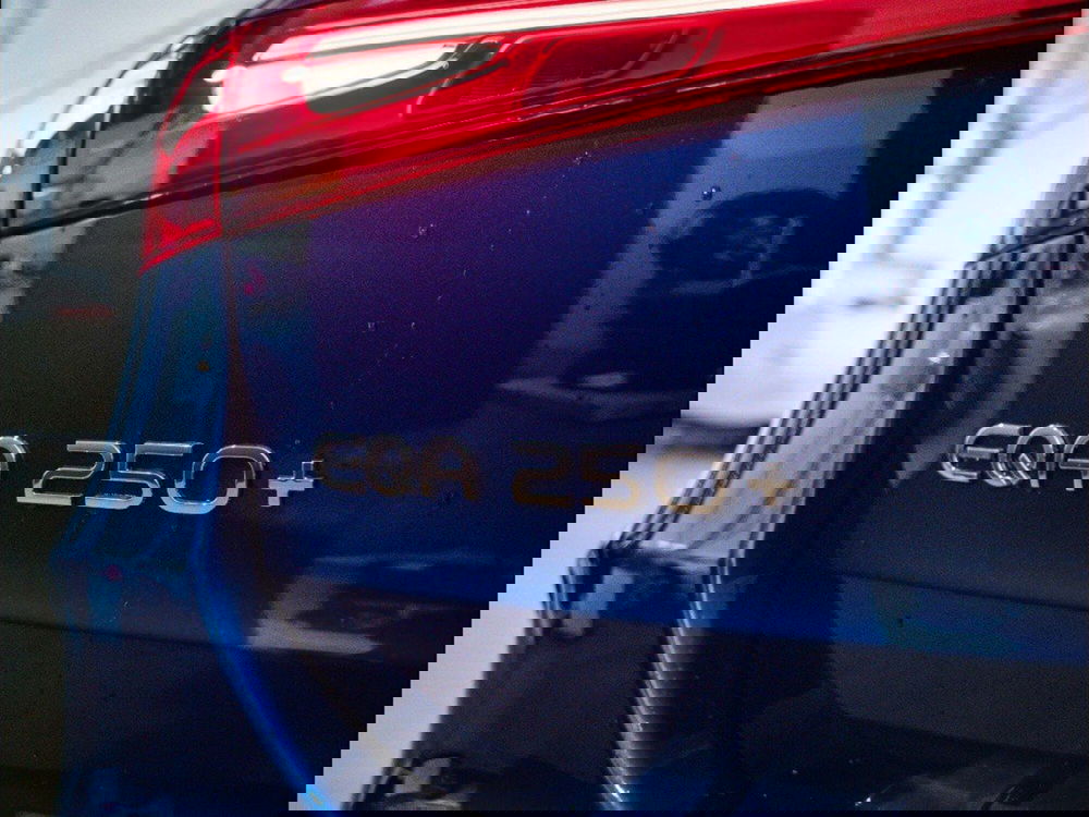 Mercedes-Benz EQA nuova a Ancona (19)