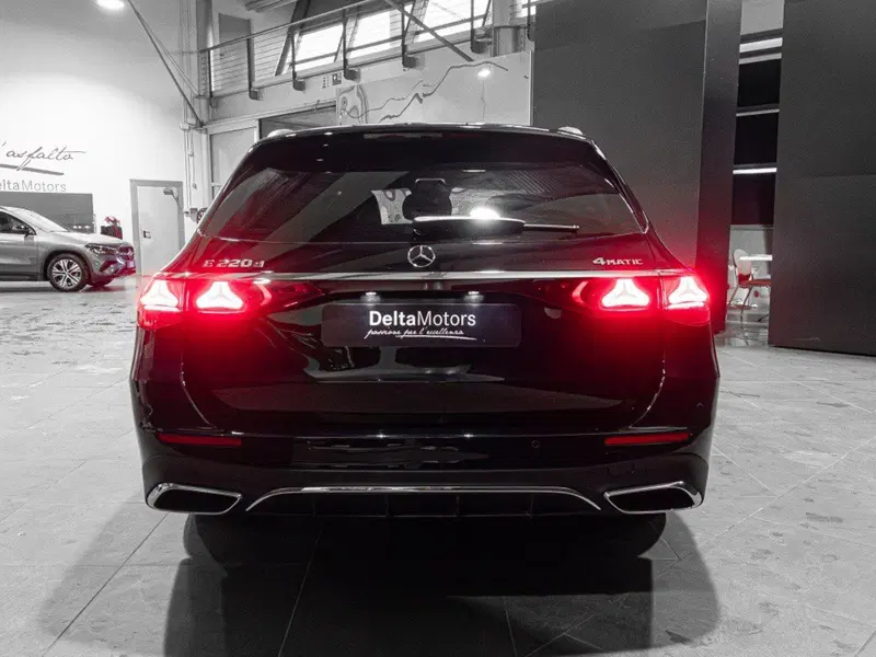 Mercedes-Benz Classe E Station Wagon nuova a Ancona (3)