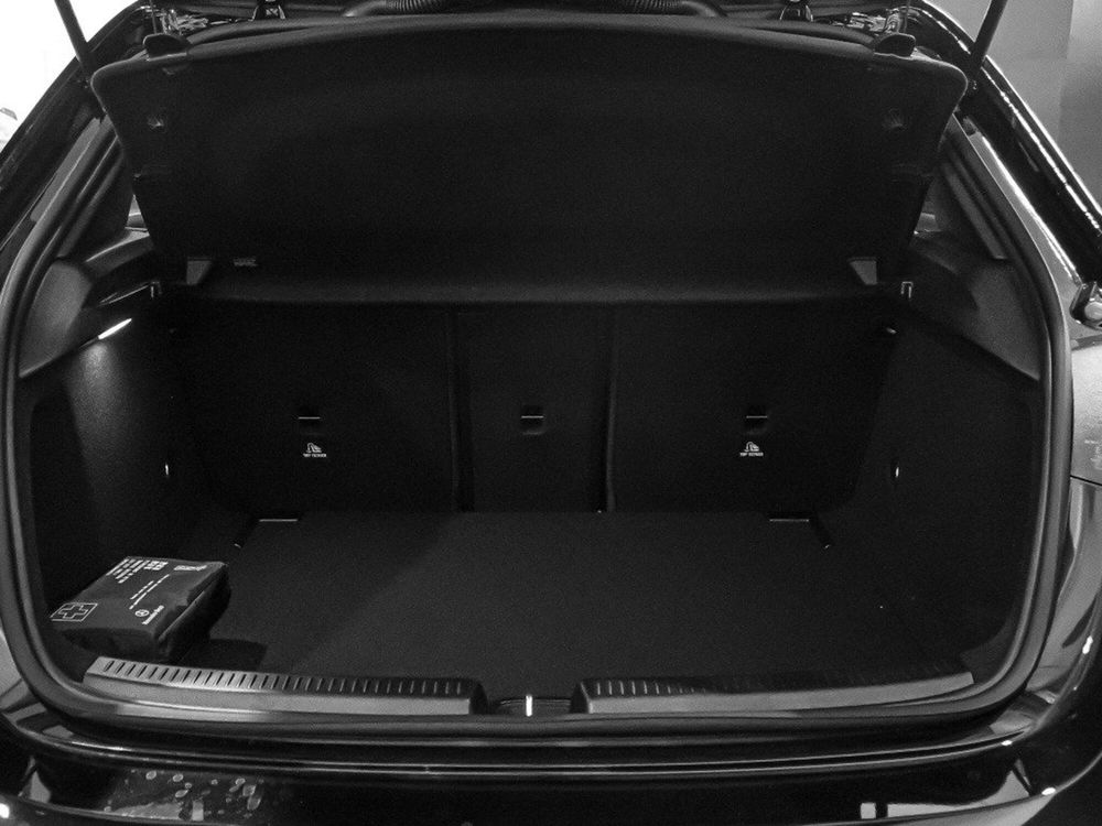 Mercedes-Benz Classe A Sedan nuova a Ancona (14)