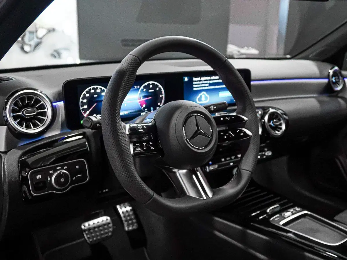 Mercedes-Benz Classe A Sedan nuova a Ancona (17)