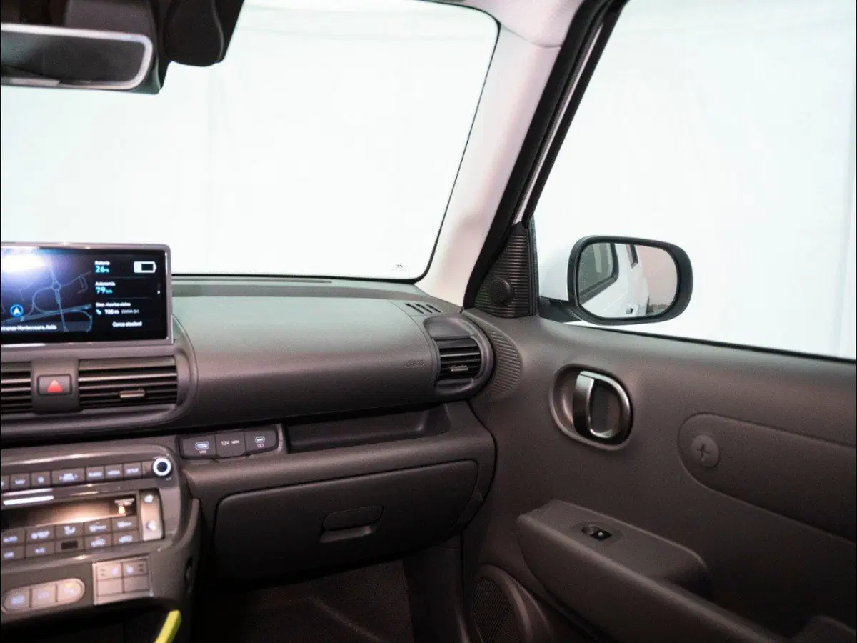 Hyundai Inster nuova a Ancona (18)