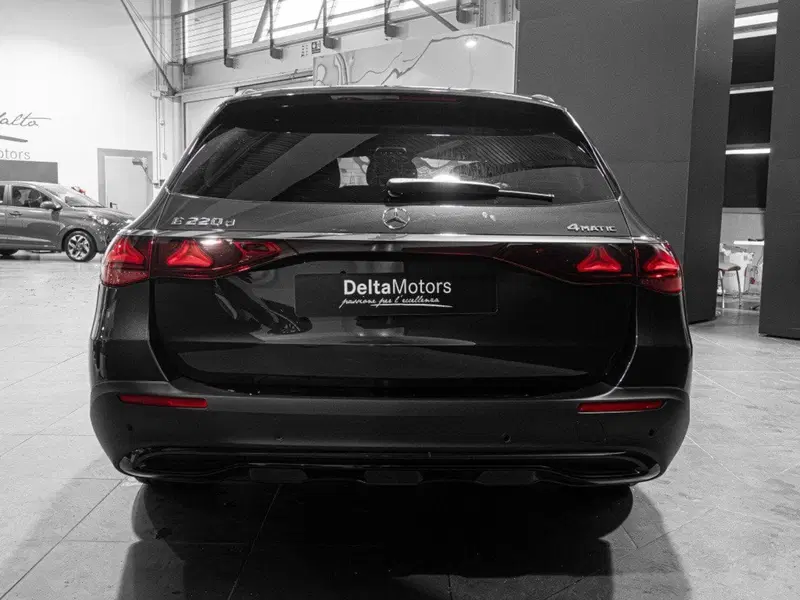 Mercedes-Benz Classe E Station Wagon nuova a Ancona (3)