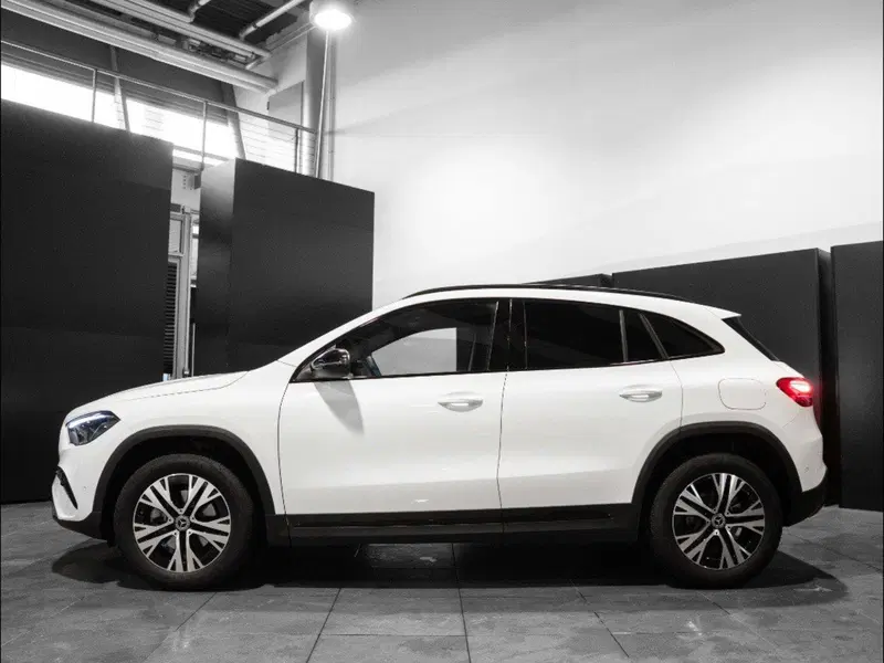 Mercedes-Benz GLA SUV nuova a Ancona (2)