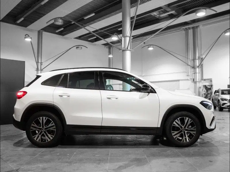 Mercedes-Benz GLA SUV nuova a Ancona (4)